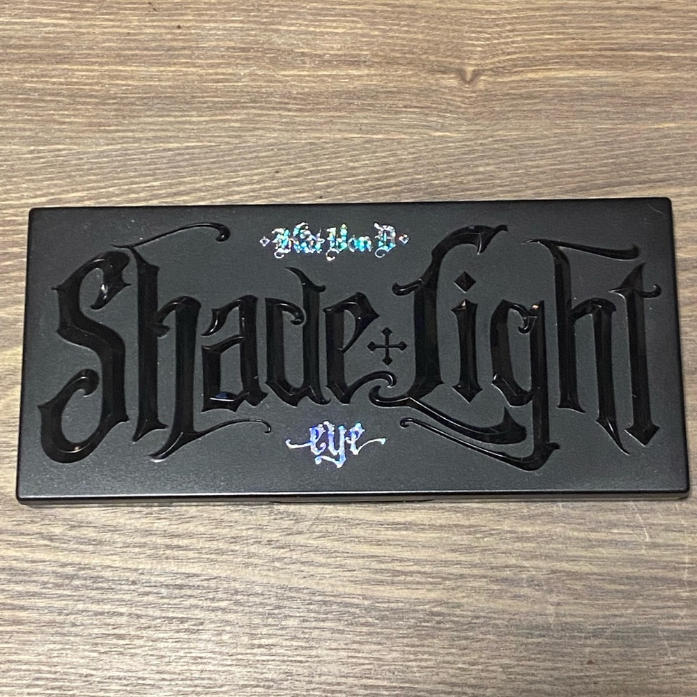 Kat Von D Shade & Light Glimmer Eyeshadow Palette DISCONTINUED !!!!